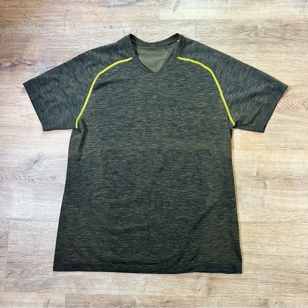 Lululemon Metal Vent Tech Short Sleeve V Neck XL Army Green
